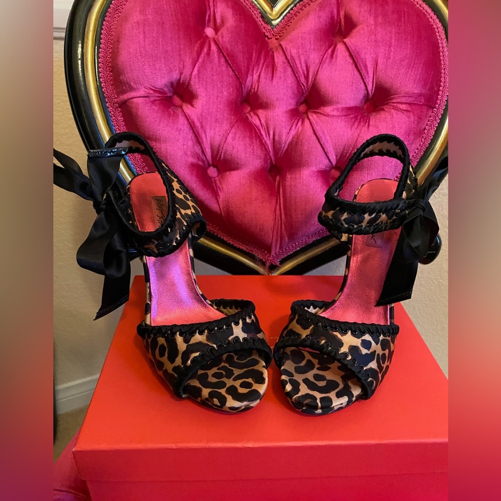 Betsey Johnson Leopard Ribbon Bow Heels 9 Ankle Tie Satin